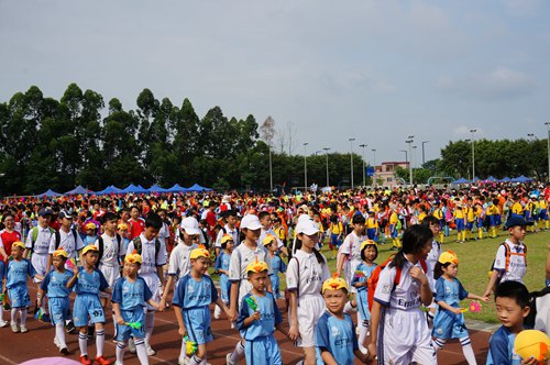 東平小學(xué)師生方隊